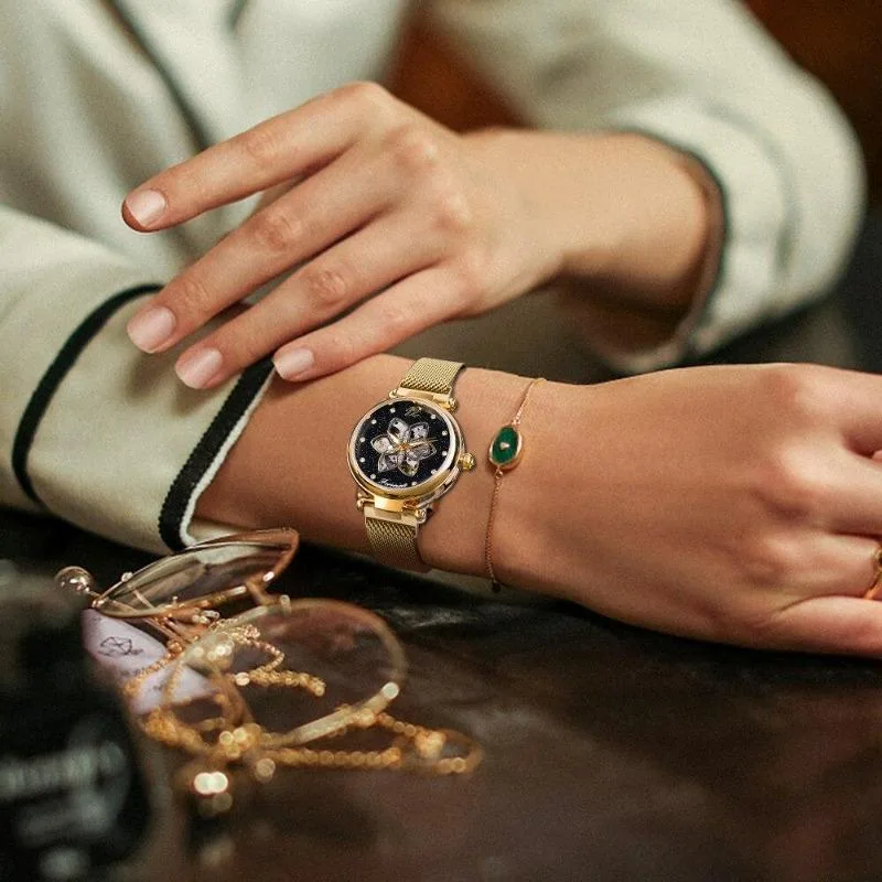 Vue 2 — Montre Steampunk Femme Dorée