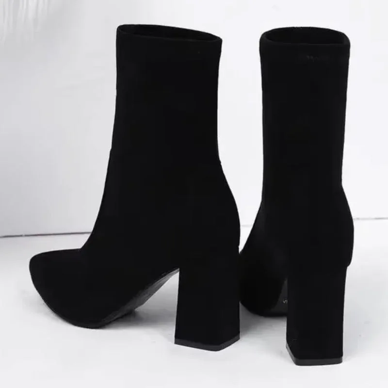 Vue 6 — Bottines à Talon en Daim