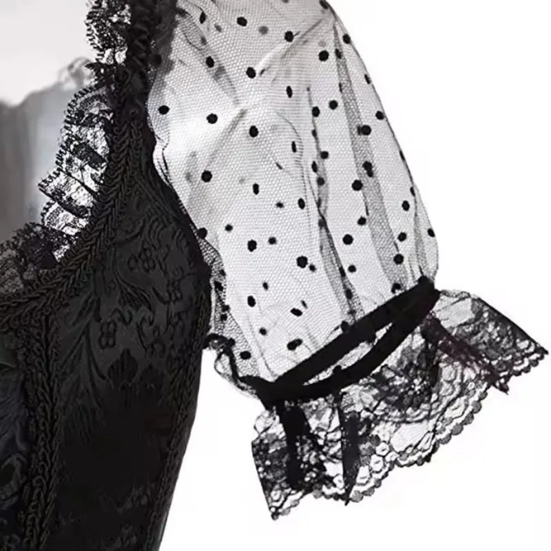 Vue 6 — Bustier Renaissance