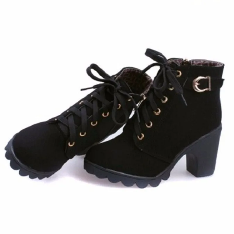 Vue 6 — Bottines à Talon Carré