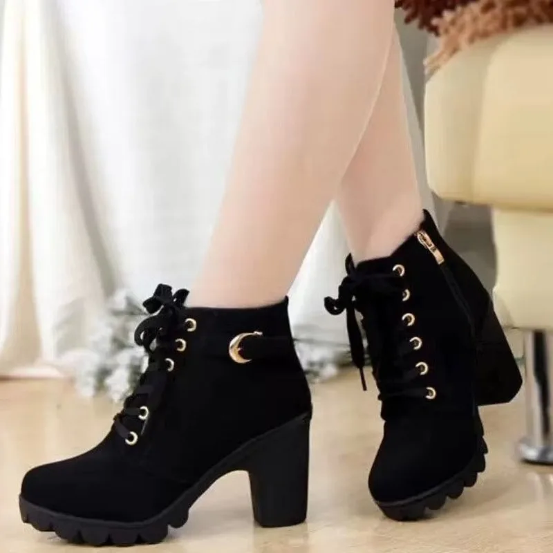 Vue 2 — Bottines à Talon Carré