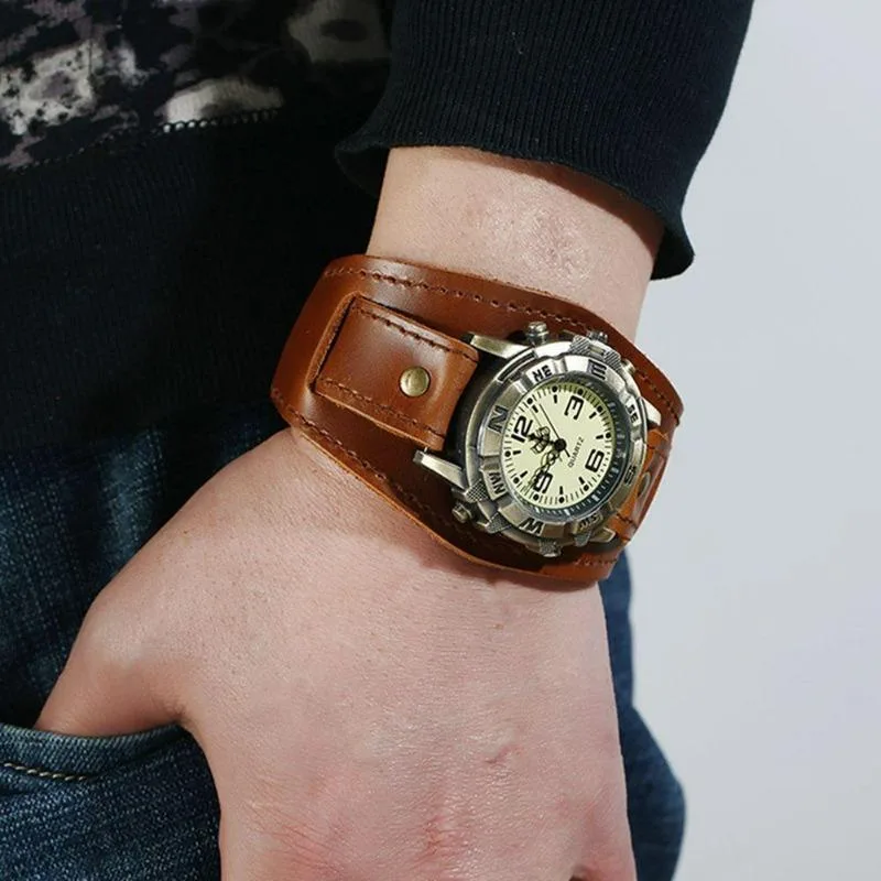 Vue 2 — Montre Bracelet Steampunk Homme