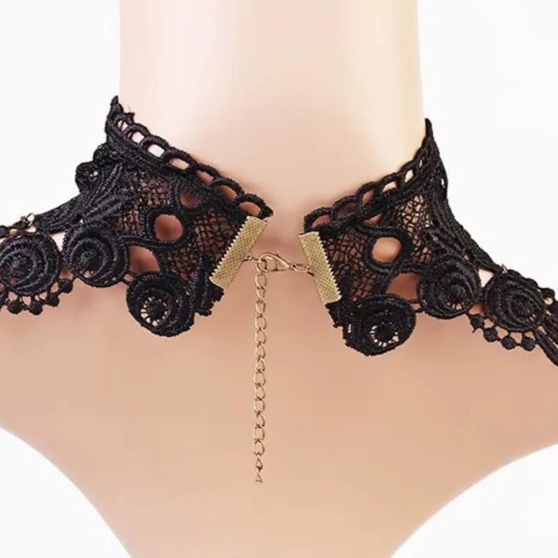 Vue 5 — Collier Gothique Victorien