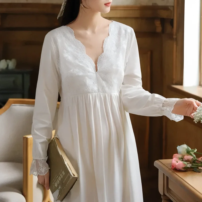 Vue 6 — Chemise de Nuit Romantique Victorienne