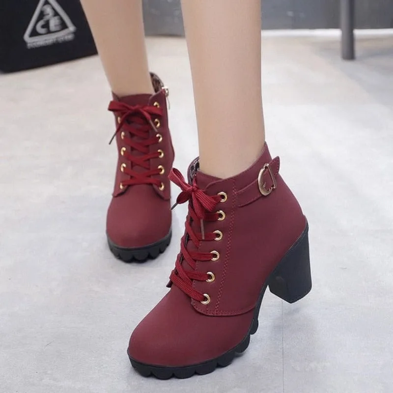 Vue 9 — Bottines à Talon Carré