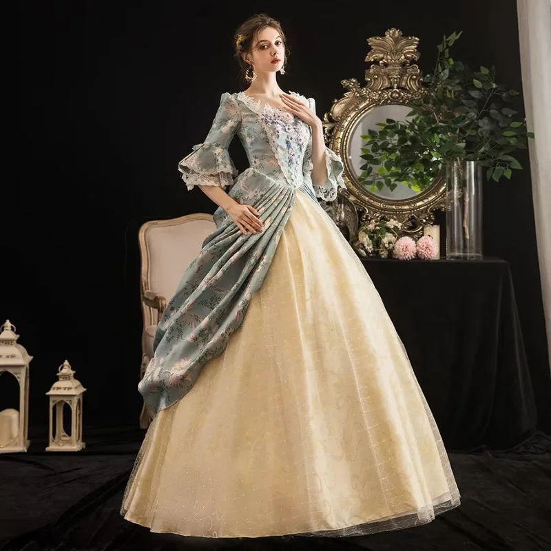 Vue 5 — Robe Renaissance Française