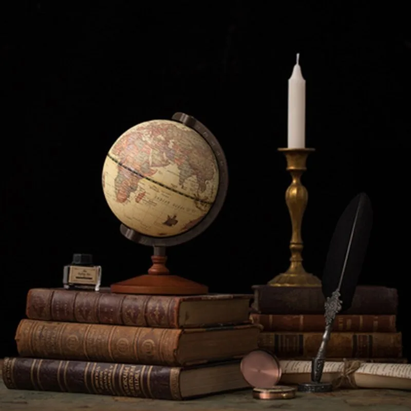 Vue 4 — Globe Terrestre en Bois Ancien