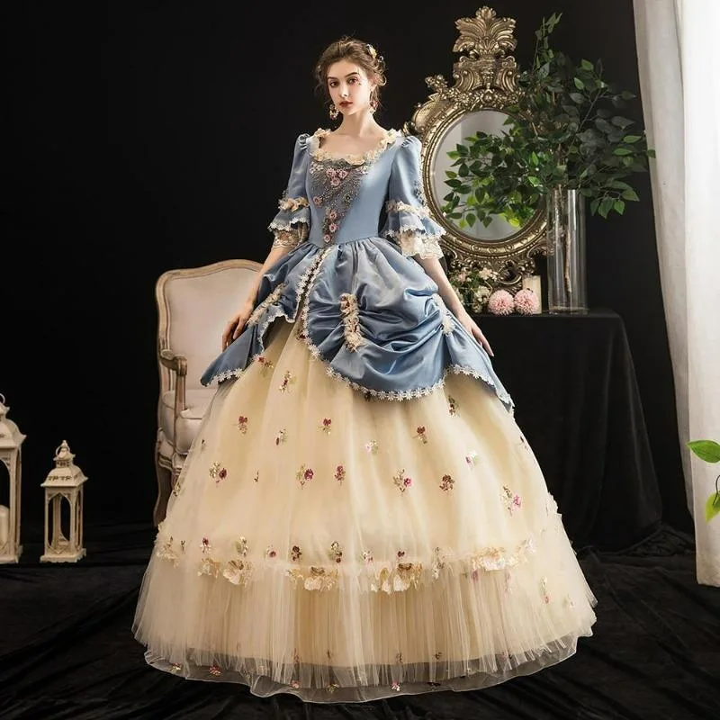 Vue 3 — Robe Victorienne Renaissance