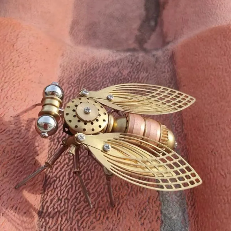 Vue 2 — Mouche Steampunk en Métal