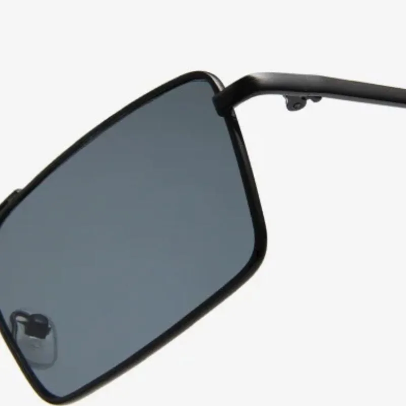 Vue 6 — Lunettes de Soleil Rectangulaires Vintages