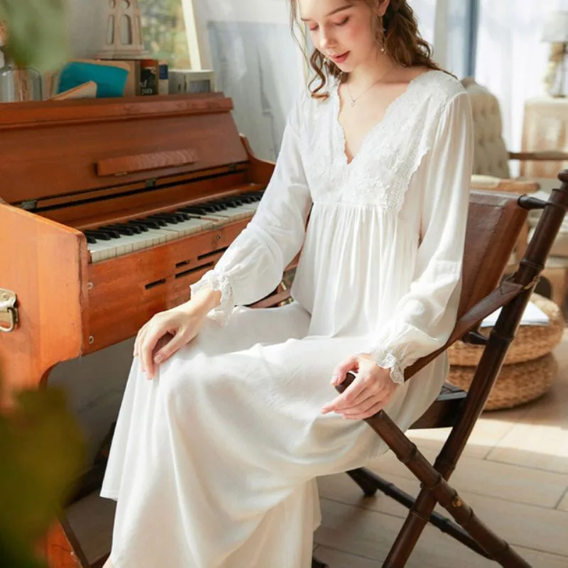 Vue 2 — Chemise de Nuit Blanche Vintage
