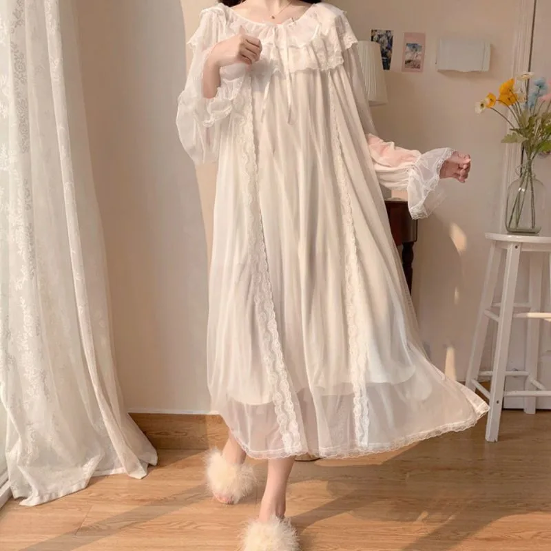 Vue 2 — Chemise de Nuit Blanche Rétro