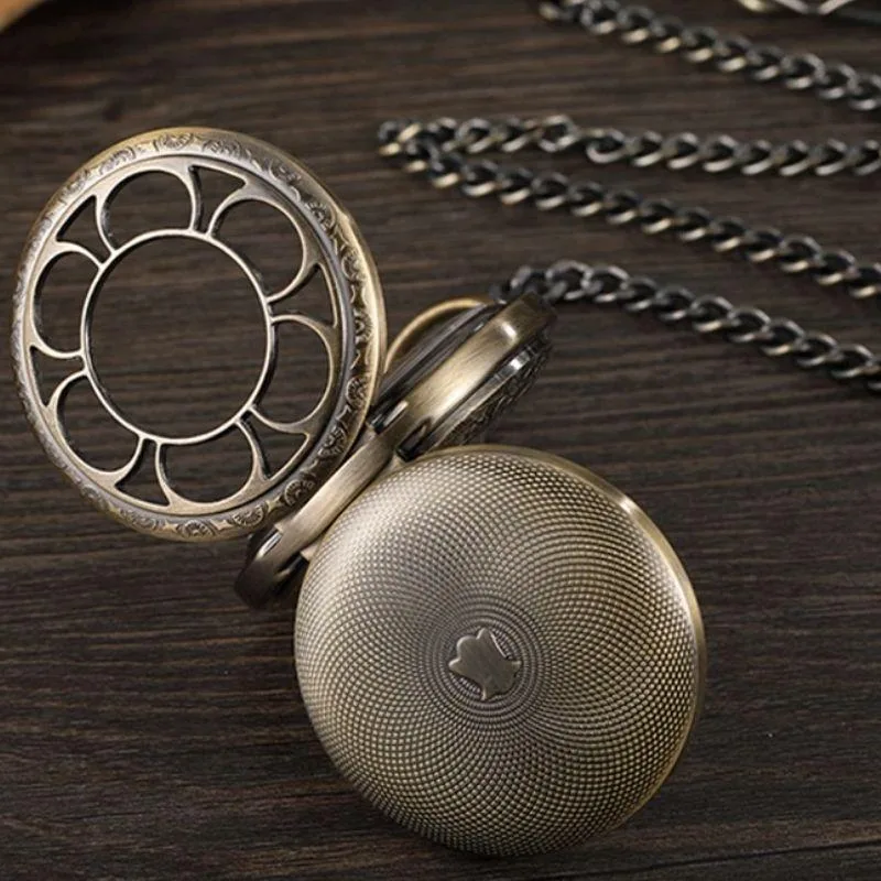 Vue 2 — Montre à Gousset Steampunk Vintage