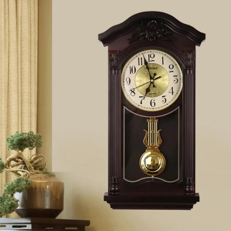 Vue 5 — Horloge Steampunk Vintage avec Balancier