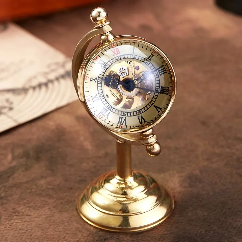 Vue 3 — Pendulette Steampunk de Bureau Mécanique