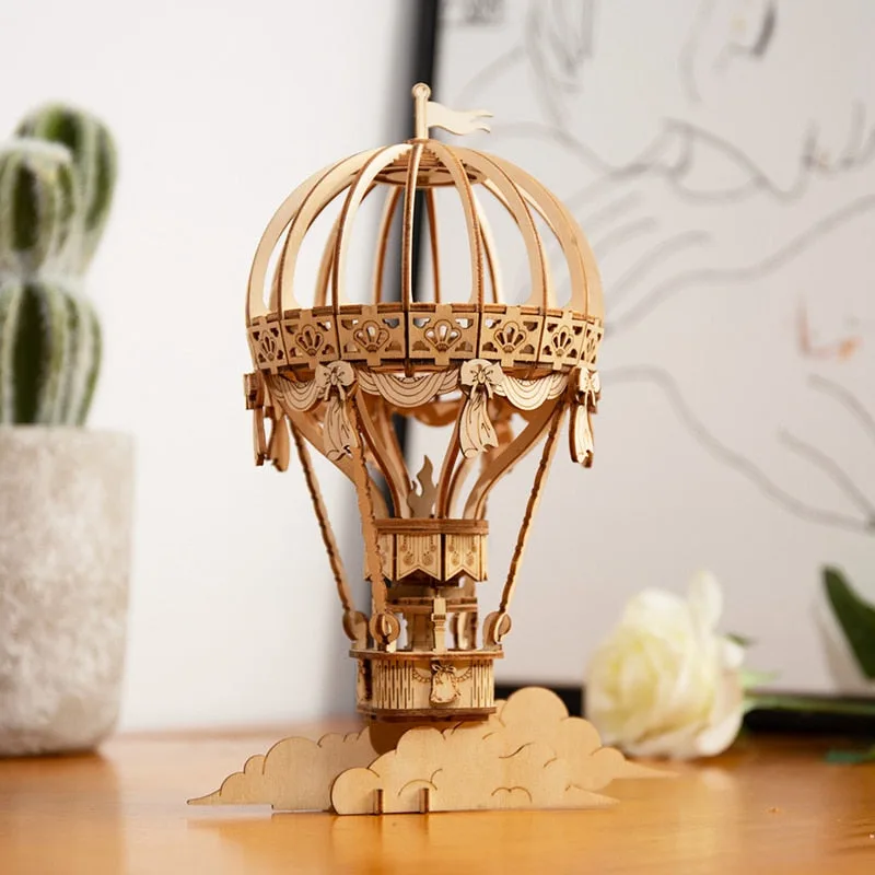 Vue 2 — Maquette Steampunk Montgolfière Bois