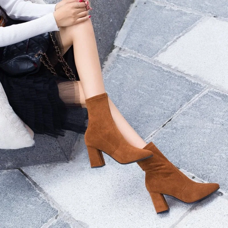 Vue 5 — Bottines à Talon en Daim