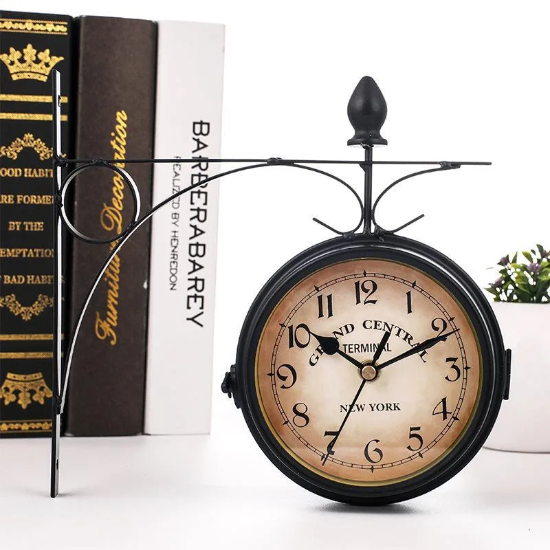 Vue 3 — Horloge Steampunk Style Gare