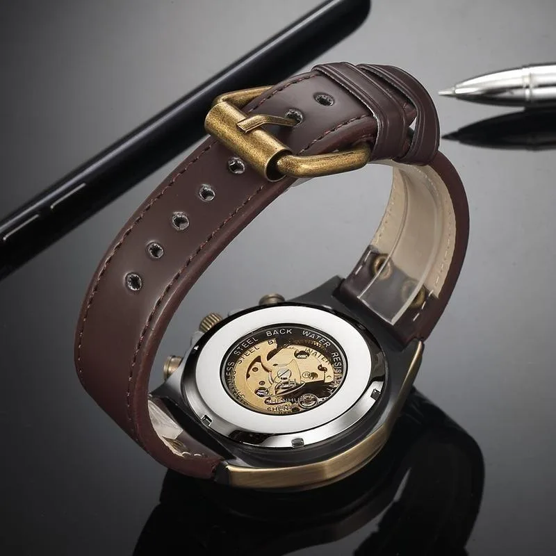 Vue 4 — Montre Steampunk Squelette