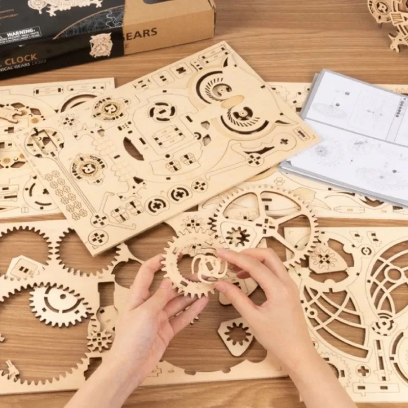 Vue 6 — Maquette Bois Horloge Hibou
