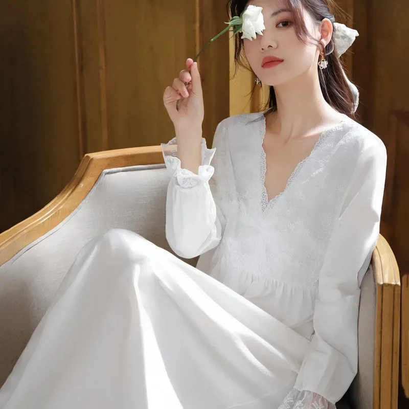 Vue 4 — Chemise de Nuit Romantique Victorienne