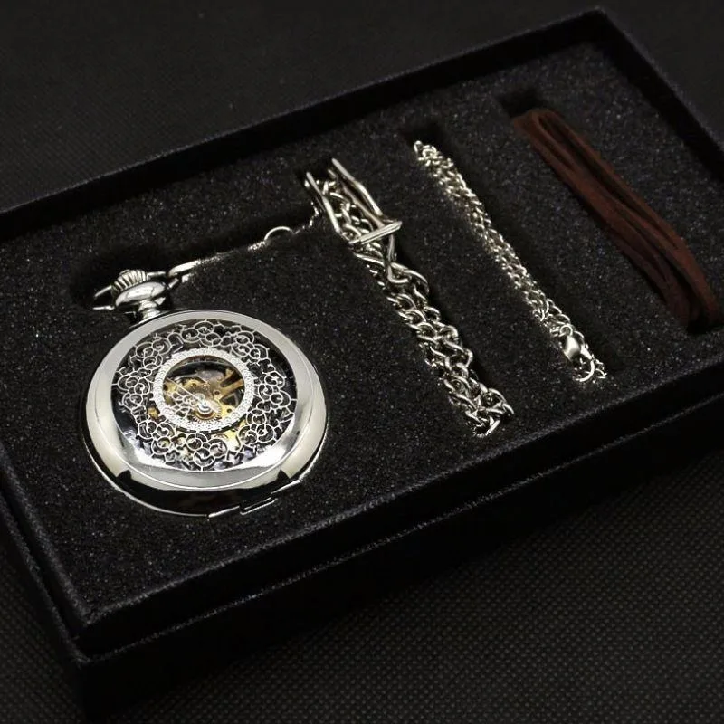 Vue 2 — Montre Gousset Ancienne en Acier (Coffret)