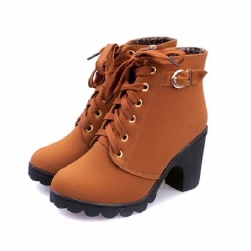 Vue 3 — Bottines à Talon Carré