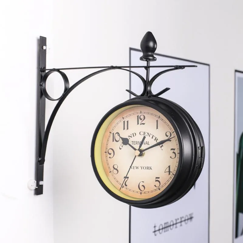 Vue 5 — Horloge Steampunk Style Gare