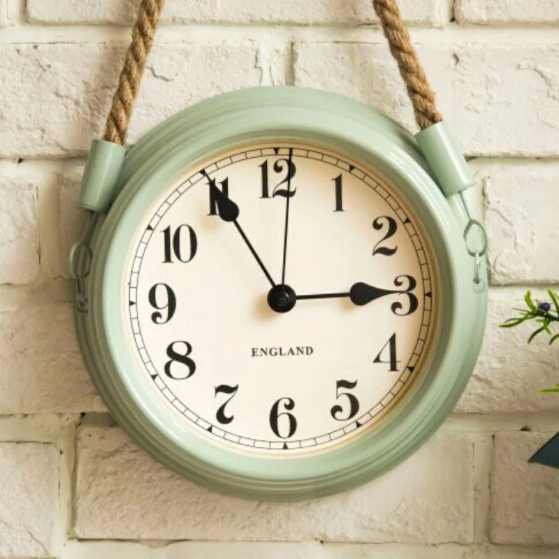 Vue 3 — Horloge Murale Vintage Verte