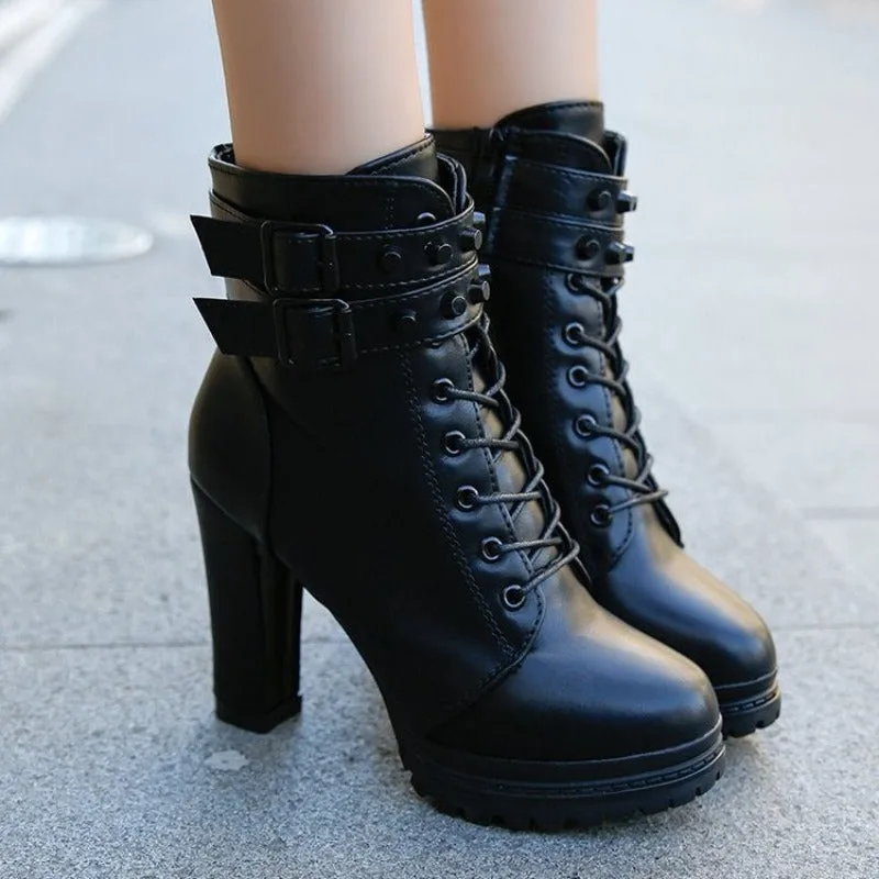 Vue 5 — Bottines Noires à Talon Haut