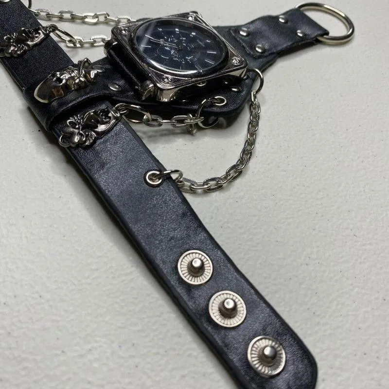 Vue 4 — Montre Steampunk Gothique