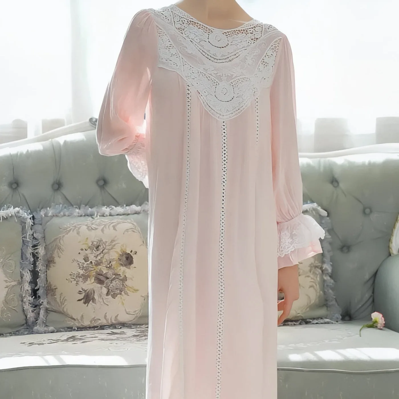Vue 3 — Chemise de Nuit Style Victorien