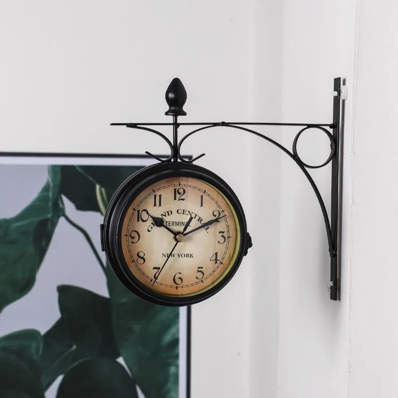 Vue 4 — Horloge Steampunk Style Gare