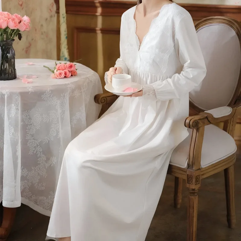Vue 2 — Chemise de Nuit Romantique Victorienne