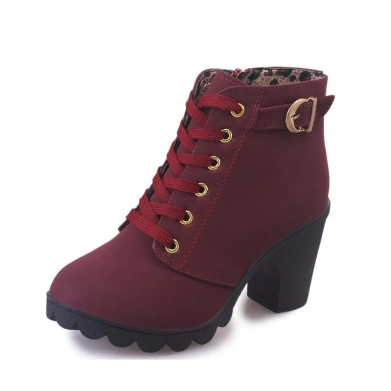 Vue 14 — Bottines à Talon Carré