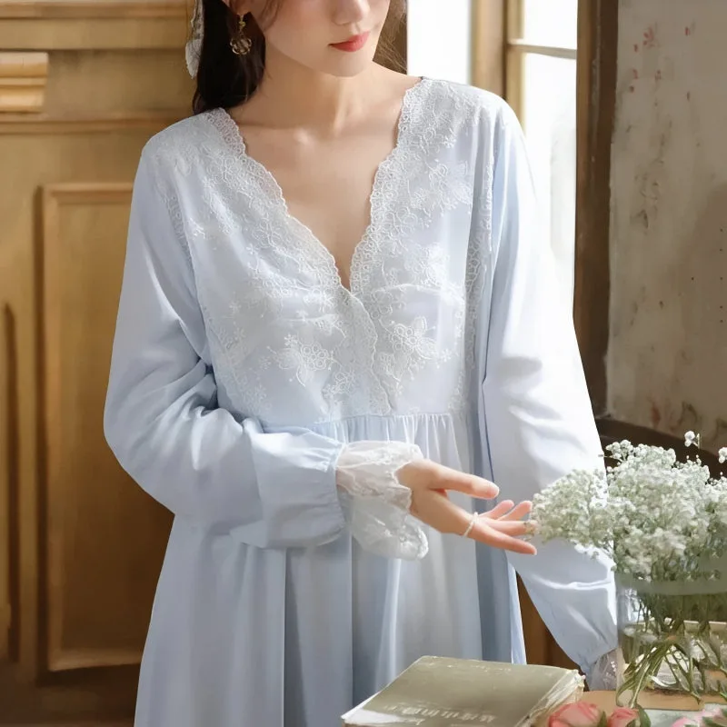 Vue 3 — Chemise de Nuit Romantique Victorienne
