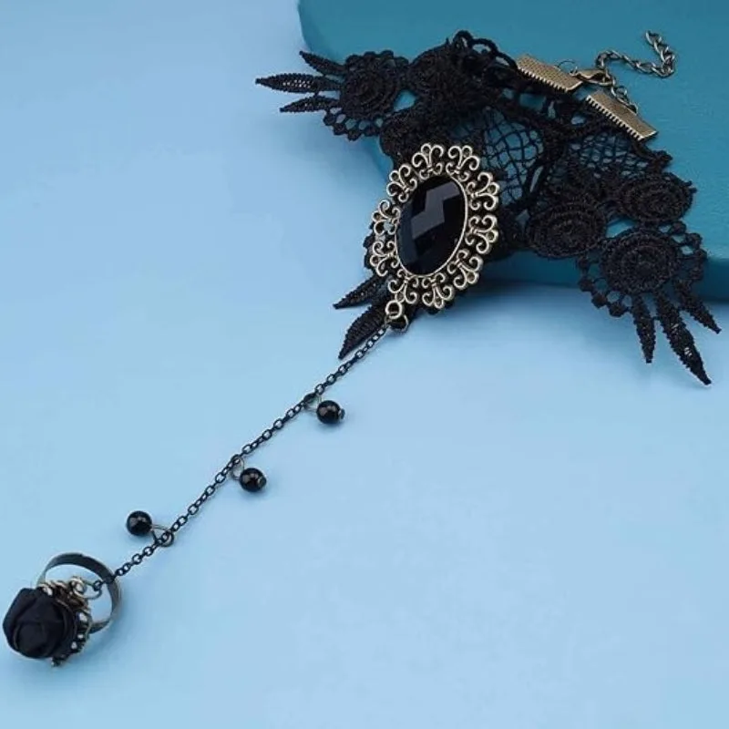 Vue 4 — Bracelet Gothique Dentelle