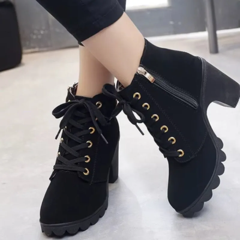 Vue 10 — Bottines à Talon Carré