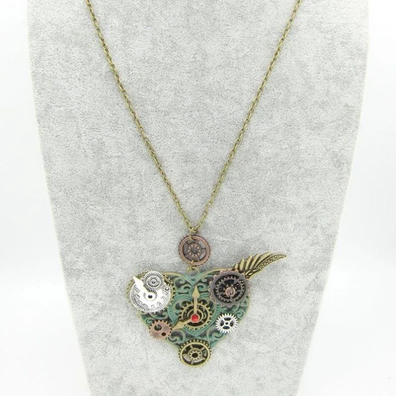 Vue 4 — Collier Steampunk Coeur