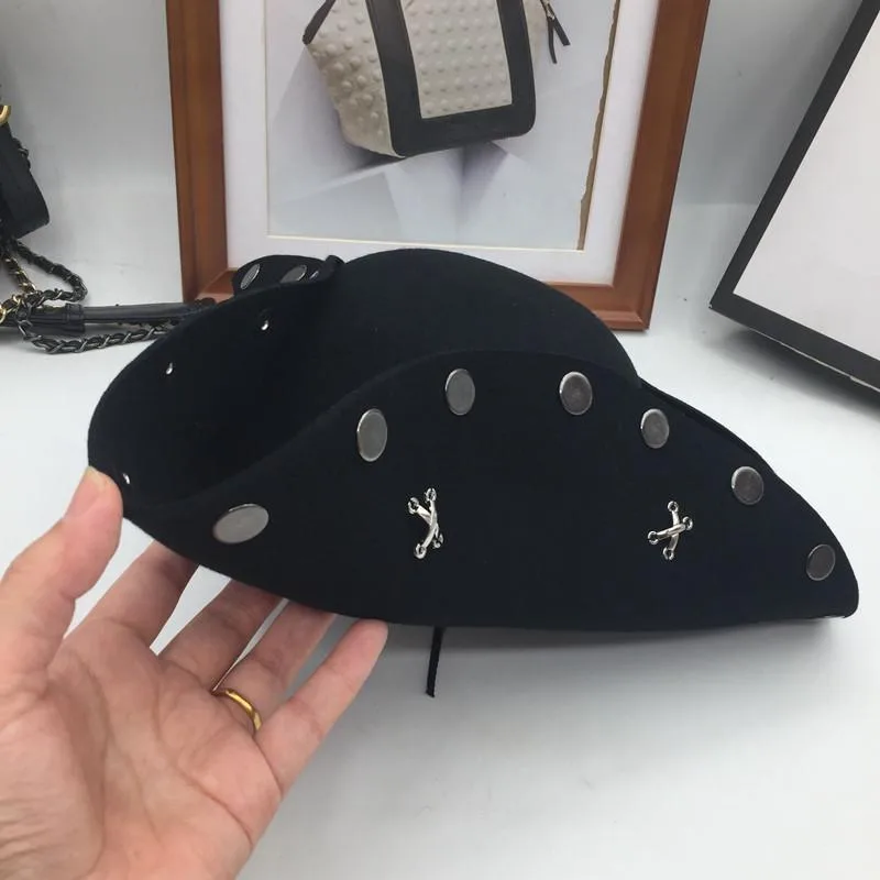 Vue 3 — Chapeau Steampunk Pirate