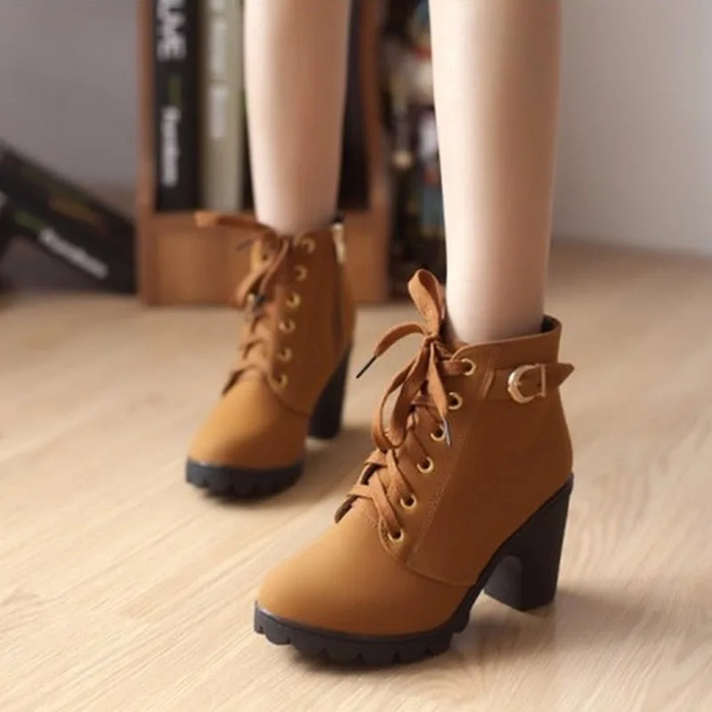 Vue 7 — Bottines à Talon Carré