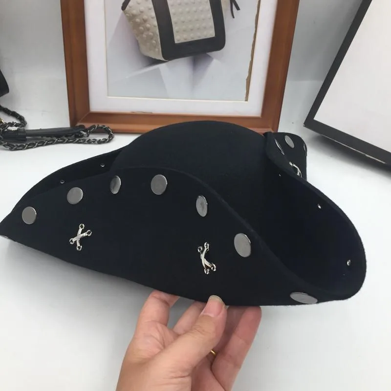 Vue 2 — Chapeau Steampunk Pirate