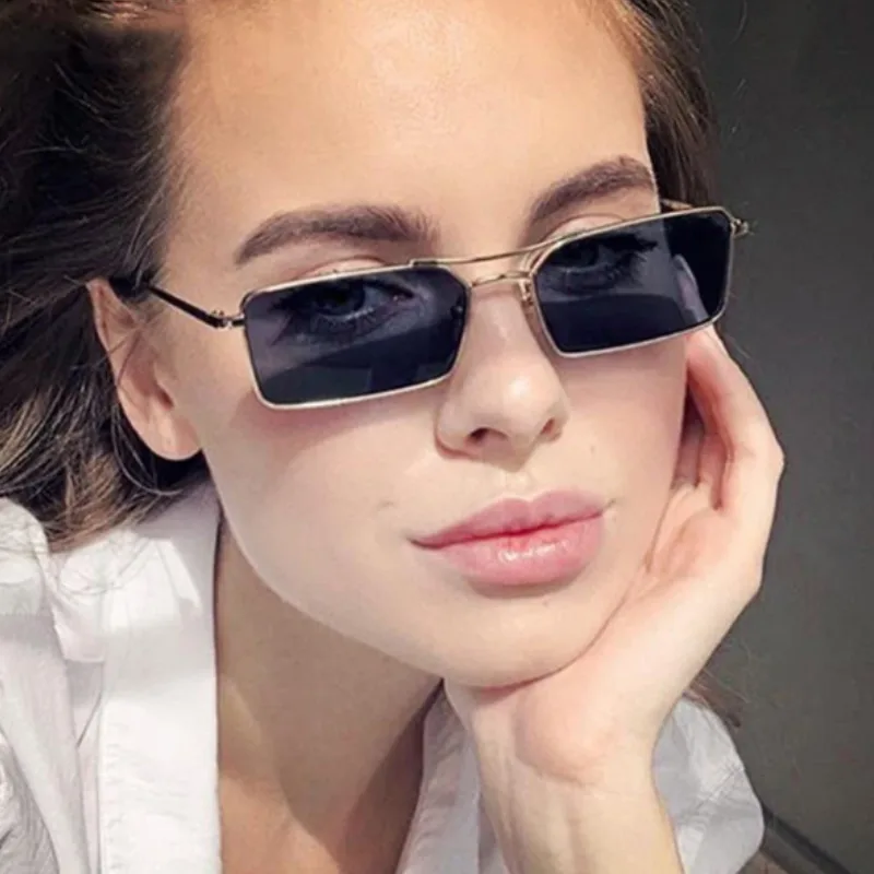Vue 2 — Lunettes de Soleil Rectangulaires Vintages