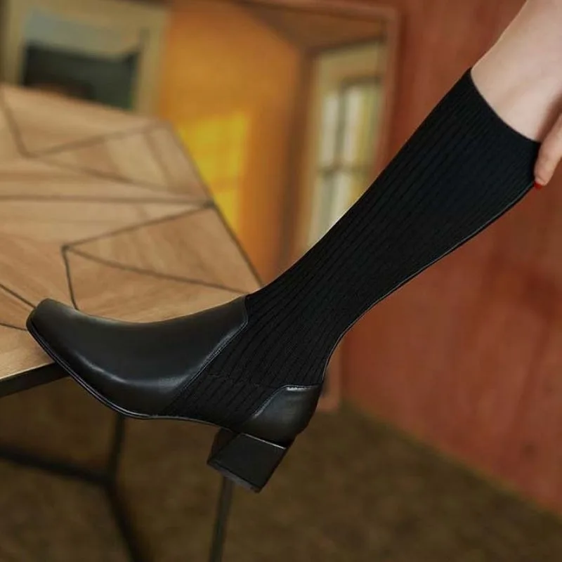 Vue 4 — Bottes Chaussettes Noires