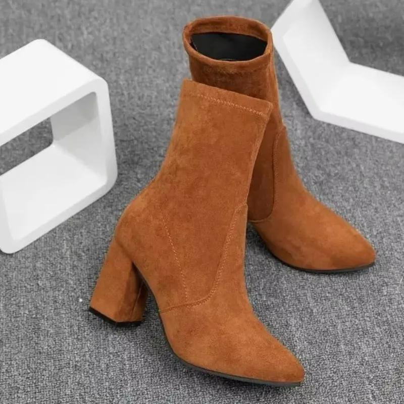 Vue 4 — Bottines à Talon en Daim