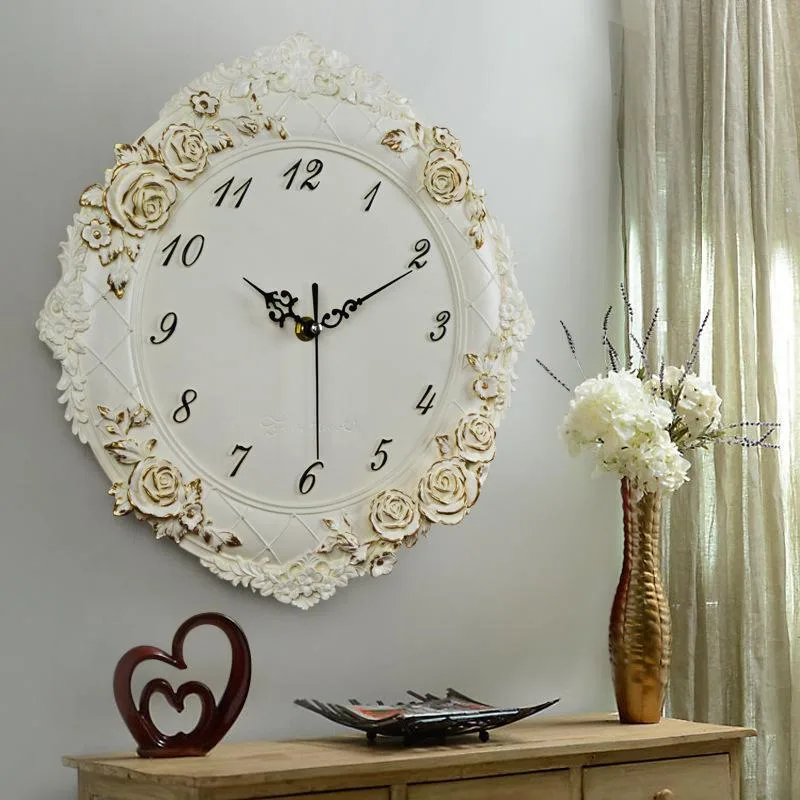 Vue 3 — Horloge Vintage Blanche