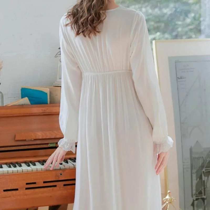 Vue 3 — Chemise de Nuit Blanche Vintage