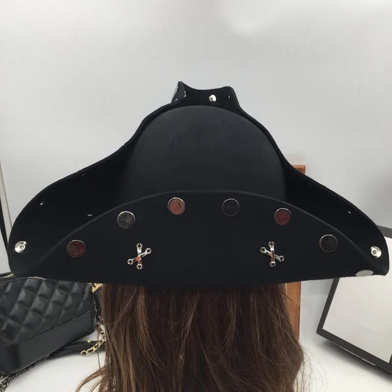 Vue 6 — Chapeau Steampunk Pirate