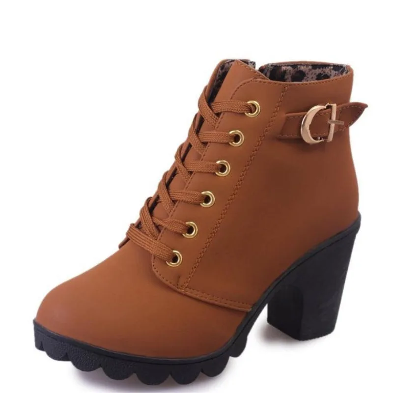 Vue 13 — Bottines à Talon Carré