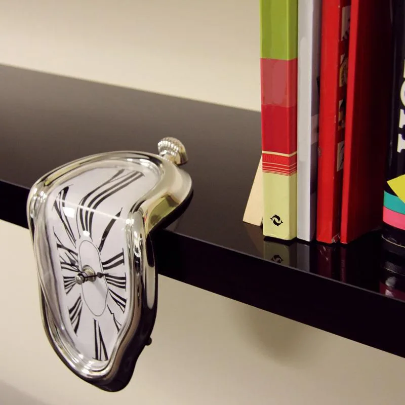 Vue 4 — Horloge Steampunk Fondue Dali